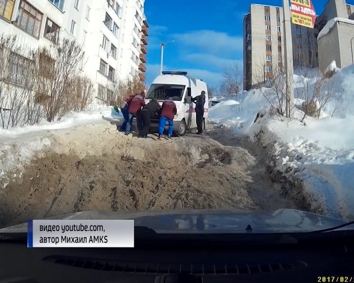 В снежно-ледяном капкане - и дворы, и второстепенные улицы