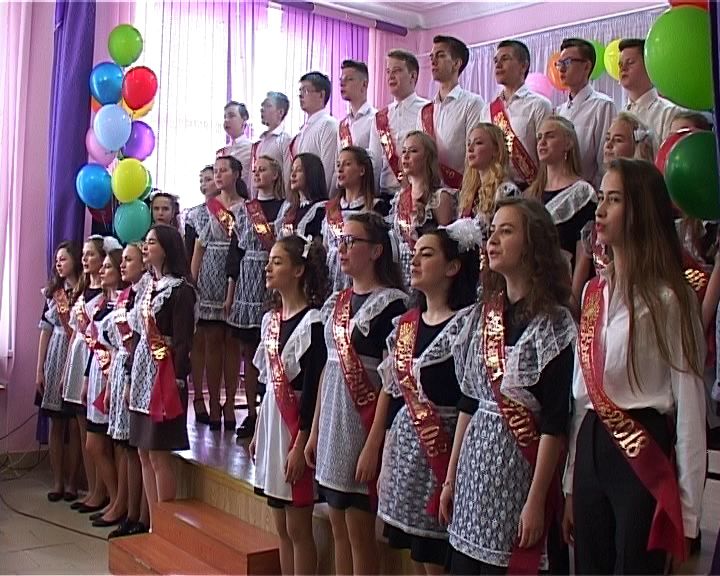 «Последний звонок» в школе № 37 города Кирова
