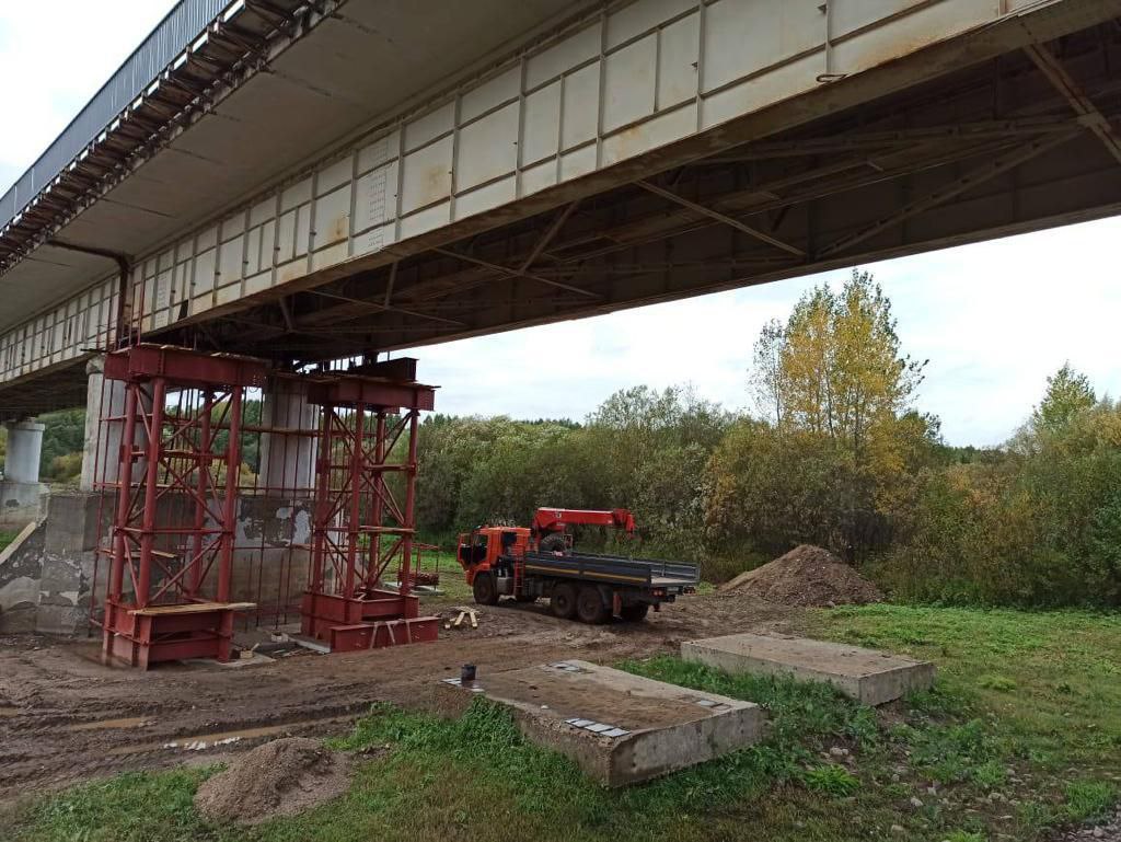 Движение по мосту через реку Молому откроют сегодня