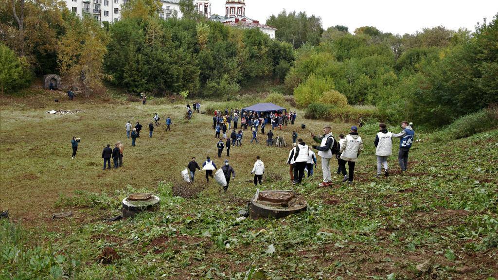 В овраге Засора прошел массовый субботник